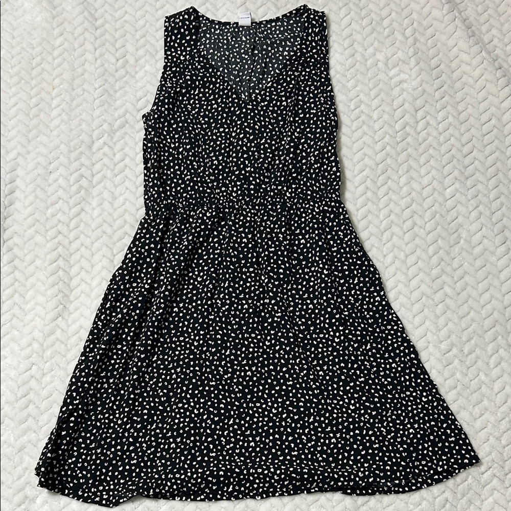 Old Navy Sleeveless Black and Cream Patterned Dress